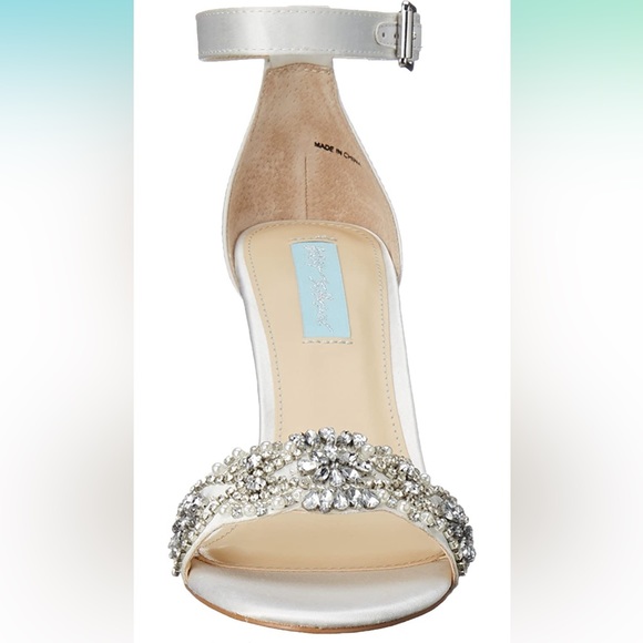 Betsey Johnson Ivory Satin wedding heel- size 8 - Picture 3 of 6